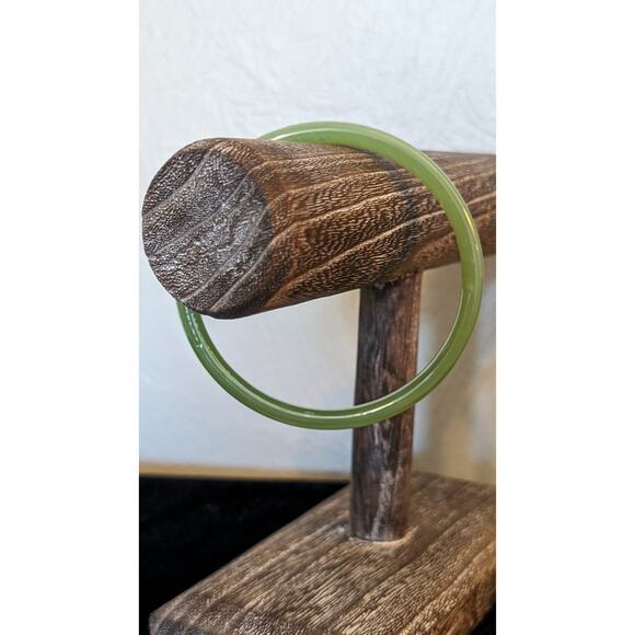 Vintage Iridescent Pale Olive Green Art Glass Bangle Bracelet - Picture 3 of 6